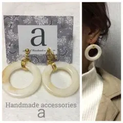1154-2 ベージュ☺︎大理石風フープとゴールドのアンティークピアス☺︎