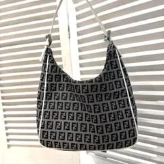 Fendi ショルダーバッグ ロゴプリント ブラック/グレー