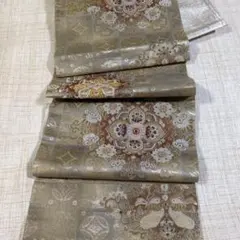 高級開き名古屋帯 パープルグレー地に亀甲文様　セミフォーマルな場面でも 高級開き名古屋帯 パープルグレー地に亀甲文様 セミフォーマルな場面