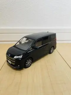 トヨタ ノア グリッターブラックガラスフレークカラーサンプル 色見本