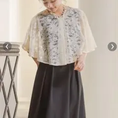 アイボリー×黒 前開きレースケープ風ワンピースドレス M