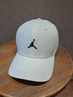 Jordan ホワイト キャップ　メタルプレート