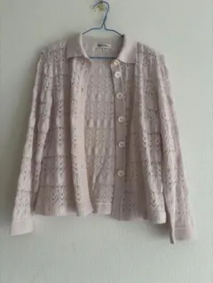 サーモンピンクのカーディガン