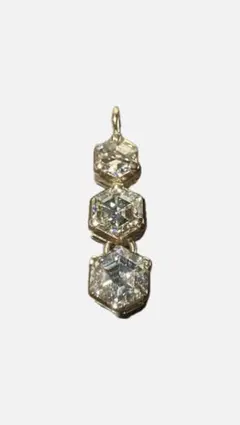 週末限定価格 K18WG 天然ダイヤ0.58ct フラワー トップ2.7g 週末限定価格 K18WG 天然ダイヤ0.58ct フラワー トップ2.7g - メルカリ