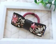 【伸びにくい♪】フラワー　インド刺繍リボンヘアゴム（ブラック）のサムネイル