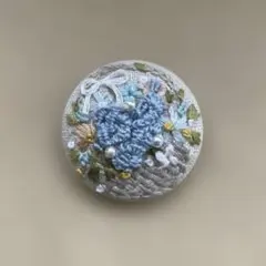 くるみボタン刺繍ブローチ　834