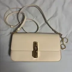FURLA ショルダーバッグ アイボリー ゴールド金具 チャーム付のサムネイル