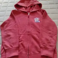 UNIQLO 赤色 パーカー 130サイズ（シェリーメイのワッペン）
