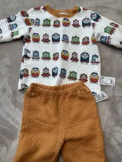 ユニクロ トーマス パジャマ 80cm