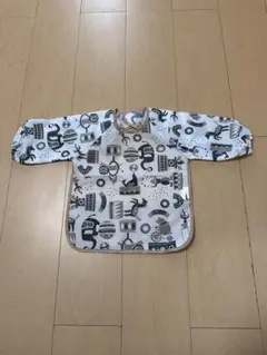 新品未使用　お食事エプロン 長袖
