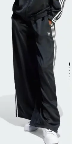 新品未使用！アディカラーサテン ワイドレッグトラックパンツ　ブラック