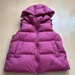 美品！ユニクロ☆ウルトラライトダウン　M 濃ピンク