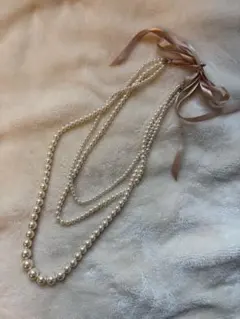 3連パール風ネックレス ベージュリボン付き