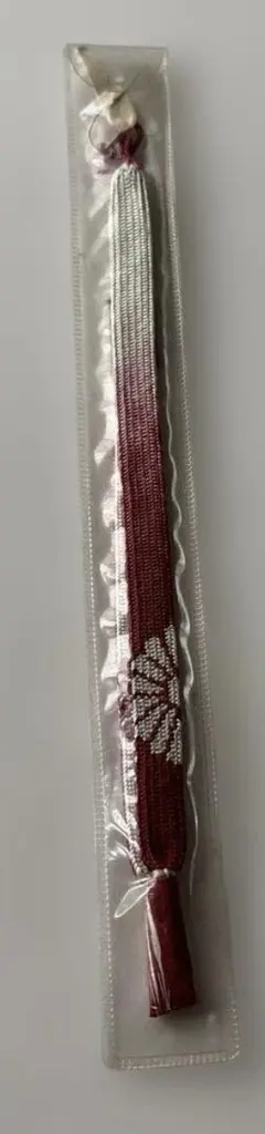 ☆新品 和装小物　羽織紐　 白地に赤グラデーション
