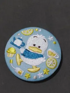 サンリオキャラクターズ刺繍缶バッチ　あひるのペックル