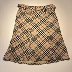 Burberry ノバチェック スカート ベルト付き 36のサムネイル