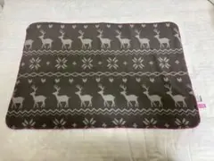 鹿と雪の結晶模様のブランケット