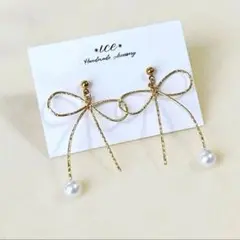 1066★パールつきリボン　シンプル　大ぶり　ハンドメイド　ピアス　イヤリング