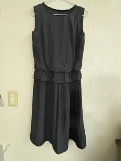 黒ノースリーブワンピースのサムネイル