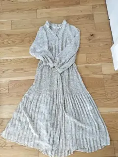 ユニクロ UNIQLO 花柄 ワンピース ベージュ S