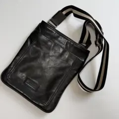 バリー トレインスポッティング レザー ショルダーバッグ ロゴ ブラックのサムネイル