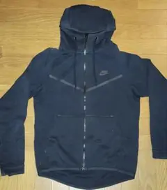 Nike tech fleece 廃盤です。