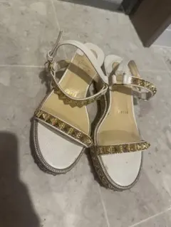 ルブタン　カタクロウ　スタッズ　ストラップ付き　サンダル　厚底　フラットシューズ