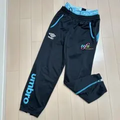 美品　umbro トレーニングパンツ 黒 青アクセントM