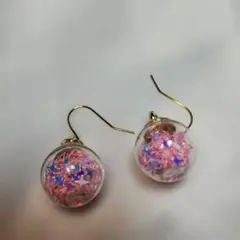 【新品】キラキラ星屑のガラスドームピアス（ピンク）ハンドメイド 揺れるのサムネイル