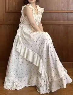 LILY BROWNリリーブラウン ラッフルフリルフレアワンピース