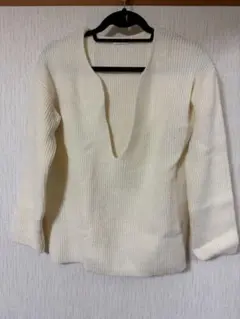 a.v.v アイボリー Vネック 長袖ニット