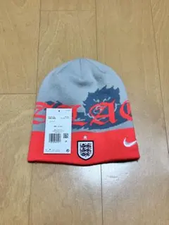 パレス ナイキ コラボ イングランド アンカフドビーニー ニット帽 新品