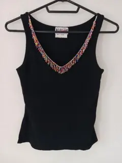 黒のビーズ付きタンクトップ