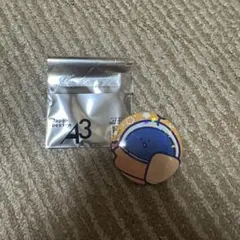 お文具といっしょ　名も無き者さん　ホログラム缶バッジ