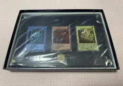 【新品未使用品】遊戯王 三幻神 ステンレス製スペシャルカード、ディスプレイ付のサムネイル