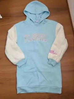 水色フラワー刺繍フード付きワンピース