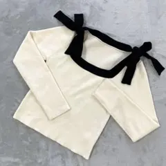 リボン付き長袖ニット スクエアネック アイボリー×黒