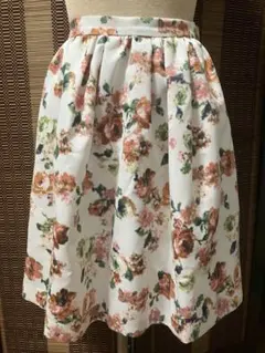 ユナイテッドアローズ　フラワープリント　スカート ひざ丈