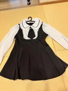 フリル襟ミニワンピース（黒・白）ショートパンツ付き