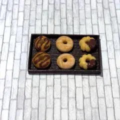 ①ミニチュアスイーツ　ハンドメイド　ドーナツ　トレー