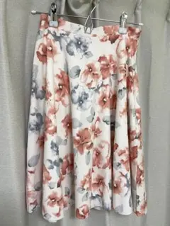 新品未使用‼️ロイヤルパーティー　花柄フレアスカートのサムネイル