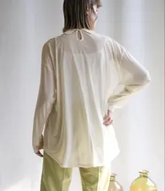 【新品未使用】セレクトモカ ハイネック シアートップス 長袖 アイボリーのサムネイル
