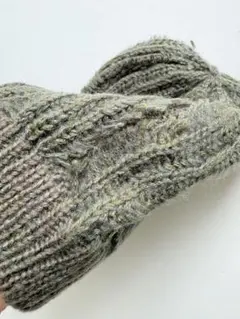 オリーブグリーン　ニット帽