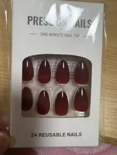 赤いネイルチップ 24個入り