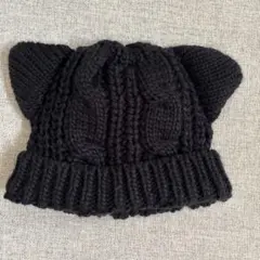 猫耳付き黒ニットビーニー