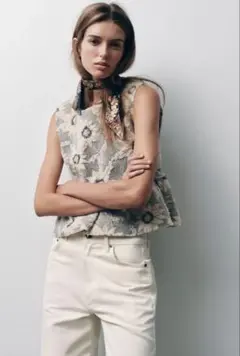 zara フラワープリント構造ペプラムトップス