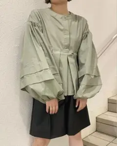 KBF 秋色 カーキ プリーツデザイン バルーンスリーブシャツ 超美品