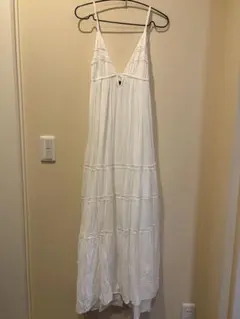 【最終値下げ】ZARA 刺繍入りガーゼミディワンピース