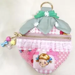 マーガレット&ソフィー　パッチワーク　いちご型　ミニポーチ