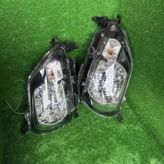 トヨタ ポルテ NSP141 の左右ヘッドライト（左右セット）、傷あり。のサムネイル